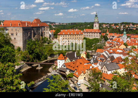 Vue panoramique sur Cesky Krumlov, château et cité médiévale, paysage de la République tchèque Banque D'Images