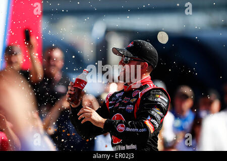 Concord, NC, USA. 23 mai, 2015. Austin Dillon (33) remporte l'Hisense 300 à Charlotte Motor Speedway à Concord, NC. Credit : csm/Alamy Live News Banque D'Images
