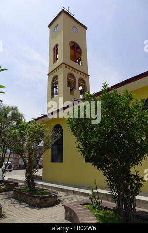 Vue latérale montrant clocher, église catholique, El Tuito, Mexique Banque D'Images