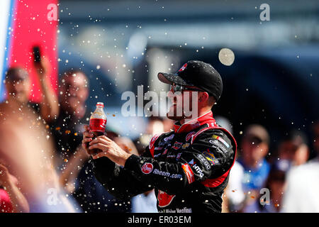 Concord, NC, USA. 23 mai, 2015. Austin Dillon (33) remporte l'Hisense 300 à Charlotte Motor Speedway à Concord, NC. Credit : csm/Alamy Live News Banque D'Images