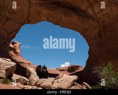 Broken Arch, Arches National Park, Utah. Banque D'Images