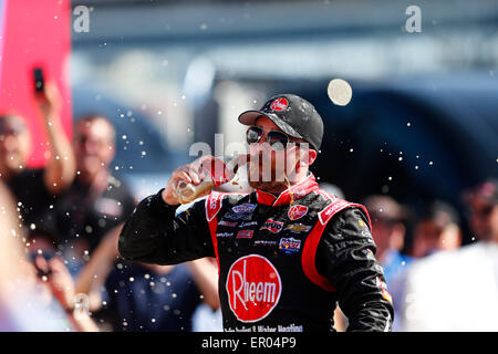 Concord, NC, USA. 23 mai, 2015. Austin Dillon (33) remporte l'Hisense 300 à Charlotte Motor Speedway à Concord, NC. Credit : csm/Alamy Live News Banque D'Images
