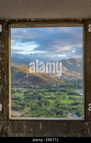 Voir de hauts plateaux du centre et la vallée bordée par les montagnes de la Sierra de las Minas au Guatemala Banque D'Images