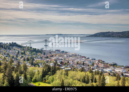 Astoria Oregon Cityscape avec Astoria-Megler Bridge vue panoramique Banque D'Images