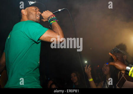 Loony Johnson kizomba singer effectuant à Manchester en 2015 Credit : Ewa Skibinska/Alamy Live News Banque D'Images