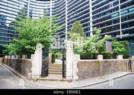 Saint Swithin's Church Garden Saleurs Hall Court Ville de London UK Banque D'Images