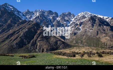 Les Remarkables bordant le lac Wakatipu près de Queenstown dans l'île du sud de la Nouvelle-Zélande Banque D'Images