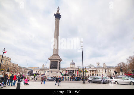 Londres - le 5 avril : Trafalgar square avec la colonne de Nelson le 5 avril 2015 à Londres, au Royaume-Uni. Banque D'Images