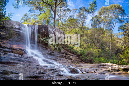 Une longue exposition de Weeping Rock en parc national de Blue Mountains Banque D'Images