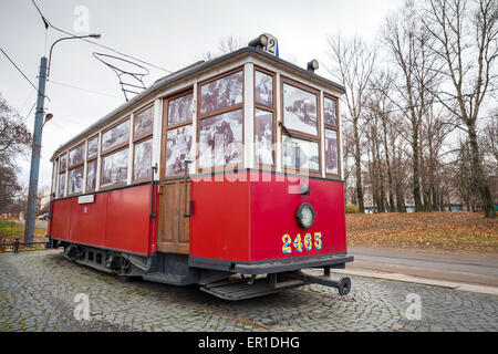 Saint-pétersbourg, Russie - 31 octobre 2014 : ancien tramway rouge monument à Petersburg Banque D'Images