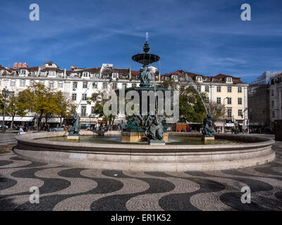 LISBONNE, PORTUGAL - 05 MARS 2015 : Fontaine de Praça de D. Pedro IV (place Rossio) Banque D'Images