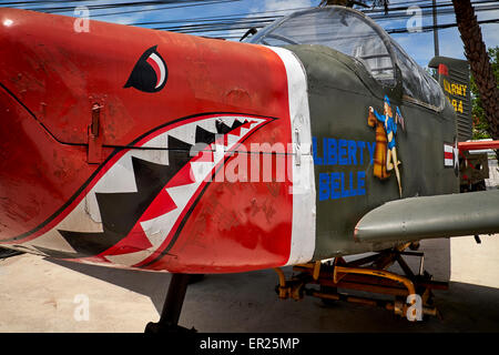 Avion de la seconde Guerre mondiale. Avion militaire américain avec l'emblématique insigne de requin. Banque D'Images