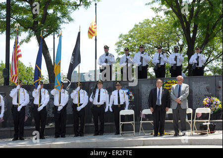 Philadelphie, Pennsylvanie, USA. 25 mai, 2015. Vietnam Memorial Day Police de Philadelphie, sur la garde d'honneur au Vietnam War Memorial à Philadelphie, Pa © Ricky Fitchett/ZUMA/Alamy Fil Live News Banque D'Images