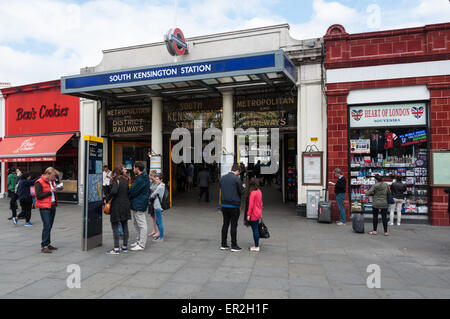 La station de métro South Kensington, Londres, Angleterre Banque D'Images