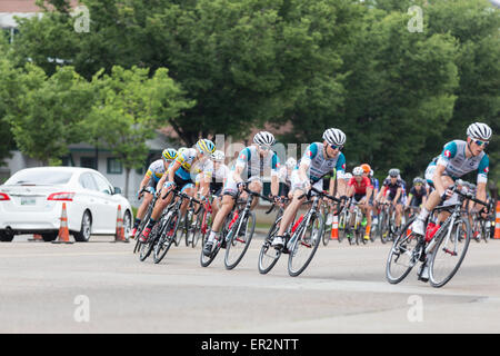 Chattanooga, Tennessee, USA. 25 mai, 2015. Les cyclistes professionnels concurrence dans l'USA Cycling 2015 Course sur route Championnat National Pro (hommes), événement qui a eu lieu dans les rues de Chattanooga, Tennessee, USA. Credit : TDP Photography/Alamy Live News Banque D'Images