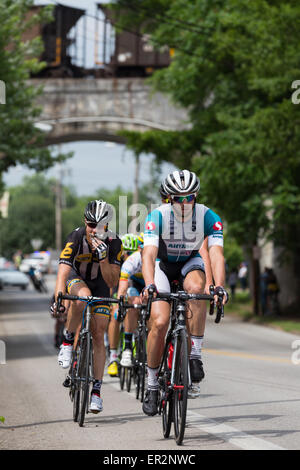 Chattanooga, Tennessee, USA. 25 mai, 2015. Les cyclistes professionnels concurrence dans l'USA Cycling 2015 Course sur route Championnat National Pro (hommes), événement qui a eu lieu dans les rues de Chattanooga, Tennessee, USA. Credit : TDP Photography/Alamy Live News Banque D'Images