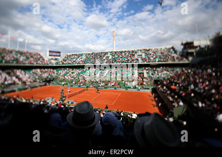 Paris, France. 25 mai, 2015. Andy Murray d'Angleterre fait concurrence au cours de la première ronde du tournoi match contre l'Argentine Facundo Arguello à 2015 Tournoi de tennis français à Roland Garros, à Paris, France le 25 mai 2015. Andy Murray a gagné 3-0 Crédit : Han Yan/Xinhua/Alamy Live News Banque D'Images