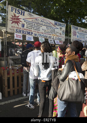 Soul food à la concession de l'Afrique Danse Festival dans la Section de Fort Greene à Brooklyn, NY, 2015. Banque D'Images