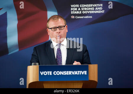 Marcus Jones MP MP pour Nuneaton parlant à une réunion précédant l'élection générale de 2015. Banque D'Images