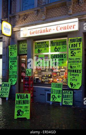 L'Europe, l'Allemagne, en Rhénanie du Nord-Westphalie, Cologne, liquor store dans le quartier Severinsviertel dans la partie sud de la ville Banque D'Images