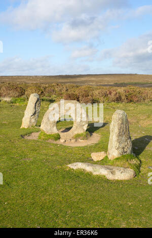 Men-an-Tol pierres mégalithiques formation à Cornwall, en Angleterre. Banque D'Images