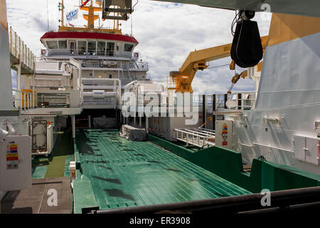 Karlsruhe, Allemagne. 26 mai, 2015. Le nouveau chalutier ROS 777 'Marche' l'ancre à Sassnitz, Allemagne, 26 mai 2015. Le chalutier de la pêche en haute mer Warnemuende est la pêche en haute mer des navires du premier nouveau depuis 1996. Le ROS 777's principales zones de capture sera l'Atlantique Nord et les eaux au large de la Norvège et du Groenland. Photo : JENS BUETNNER/dpa/Alamy Live News Banque D'Images