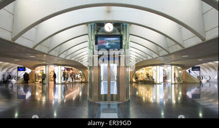 L'Europe, Belgique, Liège, passage avec magasins et bars à la gare Liège-guillemins, architecte Santiago Calatrava Europ Banque D'Images