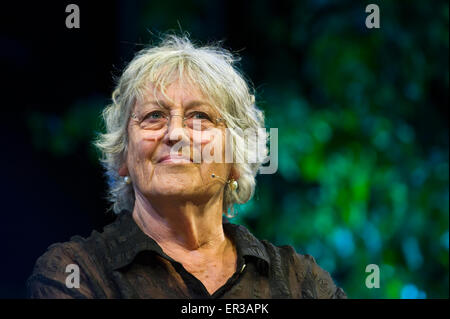 Germaine Greer parlant sur scène à Hay Festival 2015 Banque D'Images