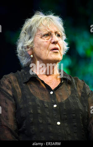 Germaine Greer parlant sur scène à Hay Festival 2015 Banque D'Images