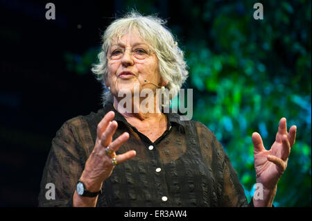 Germaine Greer parlant sur scène à Hay Festival 2015 Banque D'Images