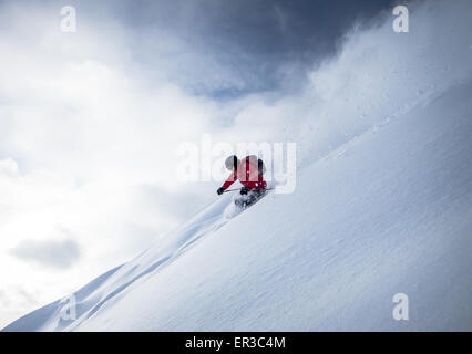 Homme ski poudreuse, Salzbourg, Autriche Banque D'Images