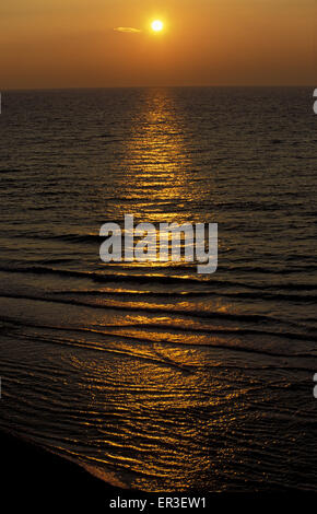 DEU, Allemagne, Mecklembourg-Poméranie-Occidentale, coucher du soleil à Ahrenshoop à la mer Baltique. DEU, Deutschland, Mecklenburg-Vorpommern, Banque D'Images