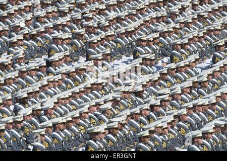 Les cadets de l'obtention de son diplôme de l'Académie militaire US classe de 2015 stand en formation pendant les cérémonies de début Mai 23, 2015 à West Point, New York. Banque D'Images