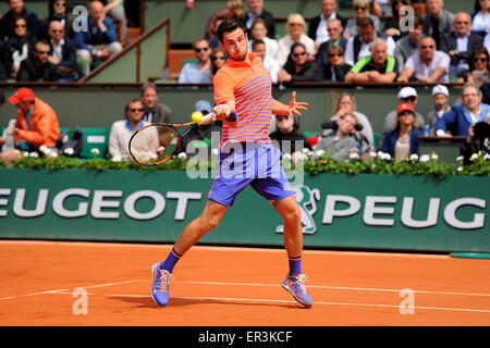 Roland Garros, Paris, France. 25 mai, 2015. Championnats de tennis. Quentin Halys (FRA) perd au premier tour par un score de 6-6, 6-3 et 6-4. © Plus Sport Action/Alamy Live News Banque D'Images