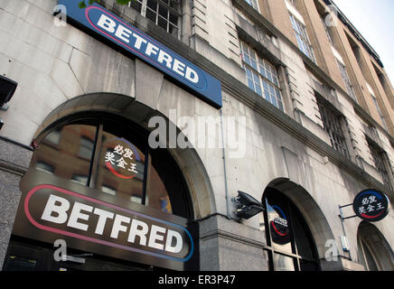 Nombre de bookmakers dans le quartier chinois de Londres a augmenté grandement Banque D'Images