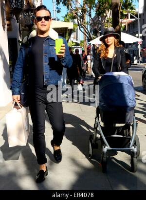 Robbie Williams repéré avec sa femme Ayda Field Beverly Hills comprend : Robbie Williams, Ayda Field Où : Los Angeles, California, United States Quand : 21 novembre 2014 Crédit : Winston Burris/WENN.com Banque D'Images