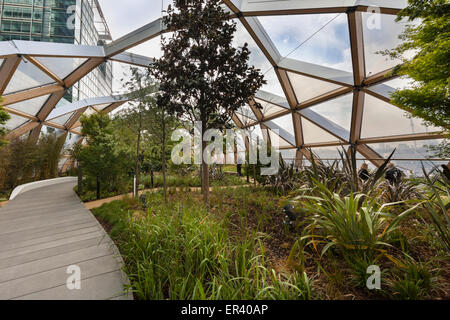 Le jardin sur le toit, de Canary Wharf et le jardin tropical au-dessus de la nouvelle traverse Canary Wharf, Londres. station Design : Norman Foster Banque D'Images