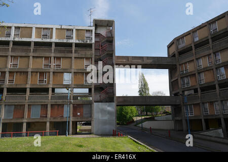 Park Hill appartements, logement social et classé bâtiment à Sheffield, Angleterre, maintenant tous vides. Banque D'Images