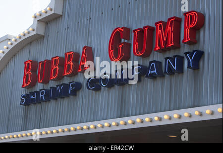 SANTA MONICA, CA/USA - Mai 26, 2014 : Bubba Gump Shrimp Company restaurant. Le Bubba Gump Shrimp Restaurant d'entreprise et du marché i Banque D'Images