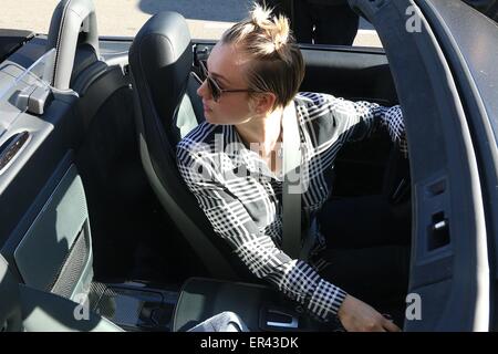 Kaley Cuoco quitte le Villa Blanca restaurant à Los Angeles après le dîner avec son mari Ryan Sweeting comprend : Kaley Cuoco Où : Los Angeles, California, United States Quand : 21 novembre 2014 Crédit : Winston Burris/WENN.com Banque D'Images