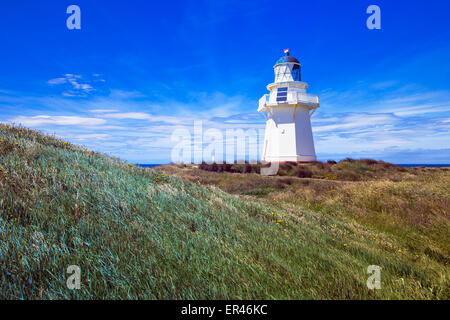 Waipapa Point Lighthouse sur le Parc Forestier de Catlins et la côte du sud-est de la Nouvelle-Zélande Banque D'Images