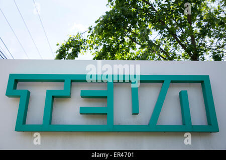 Un logo affiche à l'extérieur d'un établissement exploité par Teva Pharmaceutical Industries dans le Nord du Pays de Galles, en Pennsylvanie. Banque D'Images