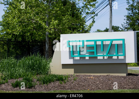 Un logo affiche à l'extérieur d'un établissement exploité par Teva Pharmaceutical Industries dans le Nord du Pays de Galles, en Pennsylvanie. Banque D'Images