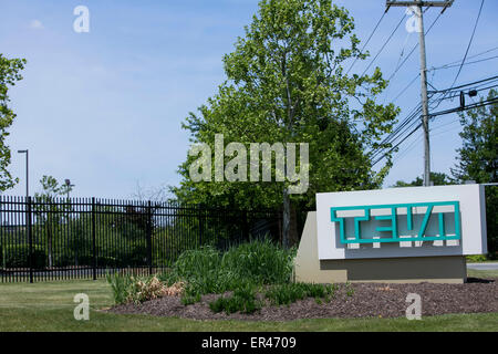 Un logo affiche à l'extérieur d'un établissement exploité par Teva Pharmaceutical Industries dans le Nord du Pays de Galles, en Pennsylvanie. Banque D'Images