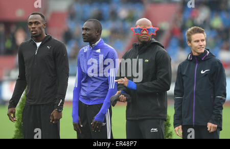 Ostrava, République tchèque. 26 mai, 2015. Ostrava, République tchèque. 26 mai, 2015. De gauche le sprinter jamaïcain Usain Bolt au Kenya, David Rudisha, Jamaïcain Asafa Powell et le Tchèque Pavel Maslak lors de la cérémonie d'ouverture de la réunion d'athlétisme Golden Spike, à Ostrava, en République tchèque, le mardi, 26 mai 2015. Credit : Jaroslav Ozana/CTK/Alamy Live News Banque D'Images