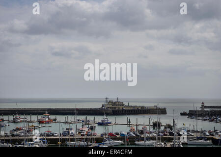 Ramsgate Marina Kent Royaume-Uni. Yachts amarrés dans le port de plaisance Royal Harbour. Banque D'Images