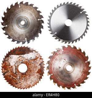 Ensemble de quatre lames de scie circulaire isolé sur fond blanc Banque D'Images