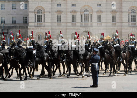 Londres, Royaume-Uni. 27 mai 2015. Les membres de la cavalerie de famille au niveau de l'État ouverture du Parlement par la reine Elizabeth II dévoile le programme législatif du gouvernement conservateur : Crédit amer ghazzal/Alamy Live News Banque D'Images