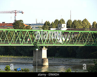 Pont ferroviaire sur la rivière Drave à Osijek Banque D'Images