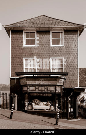 Une belle promenade Riverside boutique Antiquités, High Street, Lewes, East Sussex, UK Banque D'Images